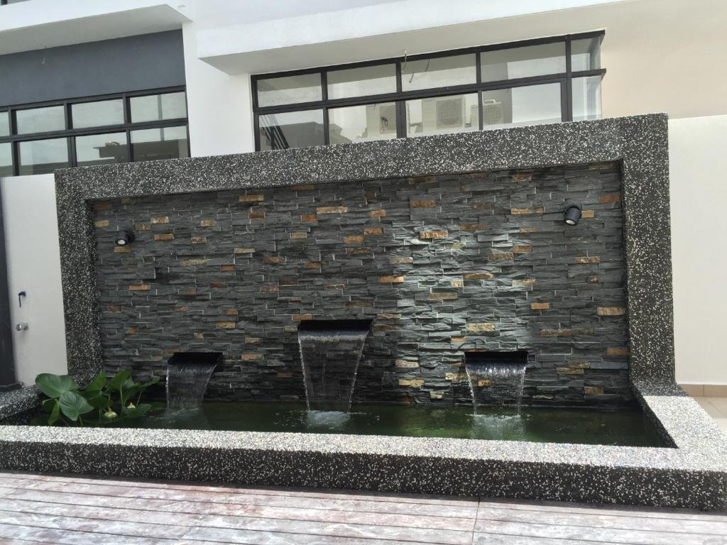13 – Fishpond and water feature
